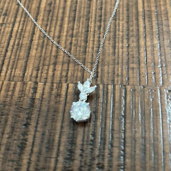 Pretty diamond like pendant - Picture 2 of 3